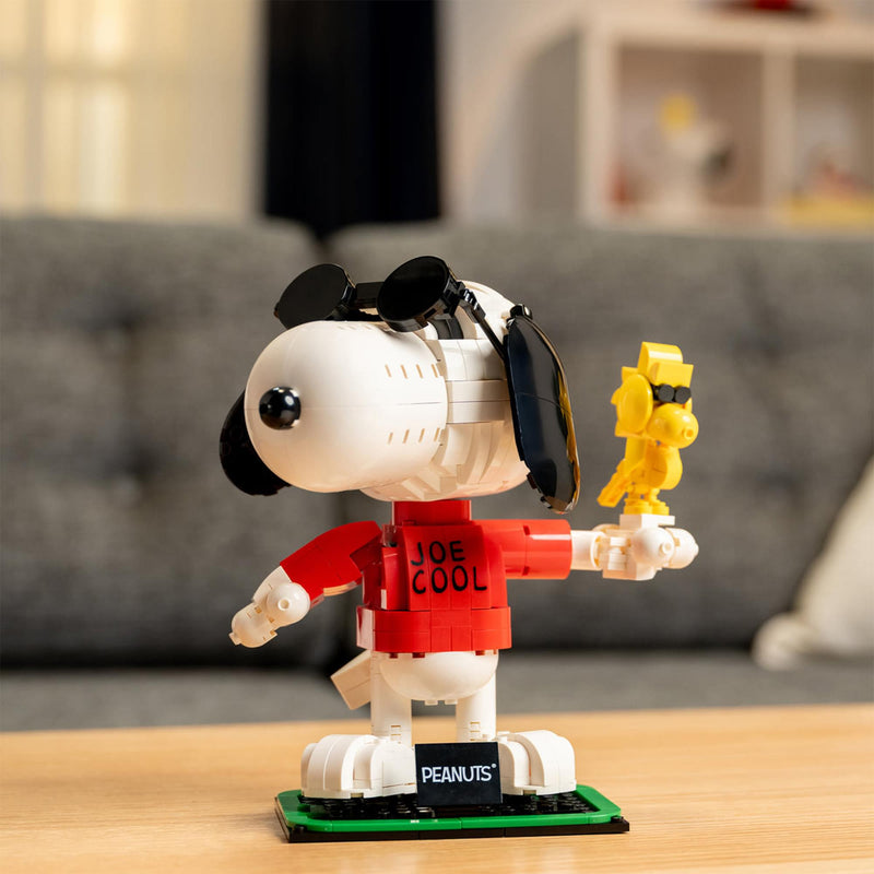Peanuts Joe Cool 642-Piece Building Set product image 6 of 9