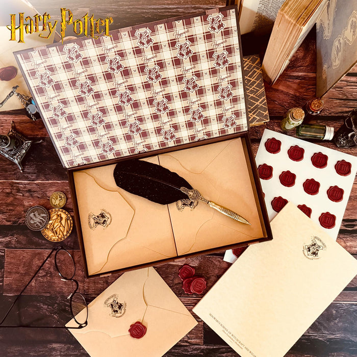 Harry Potter - Hogwarts Boxed 20-Piece Stationery Set with Wax Seals & Feather Pen