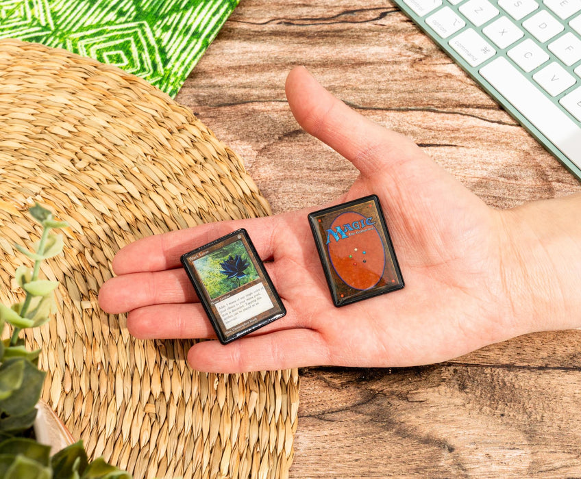 Magic: The Gathering - Black Lotus Card 2-Piece Enamel Pin Set