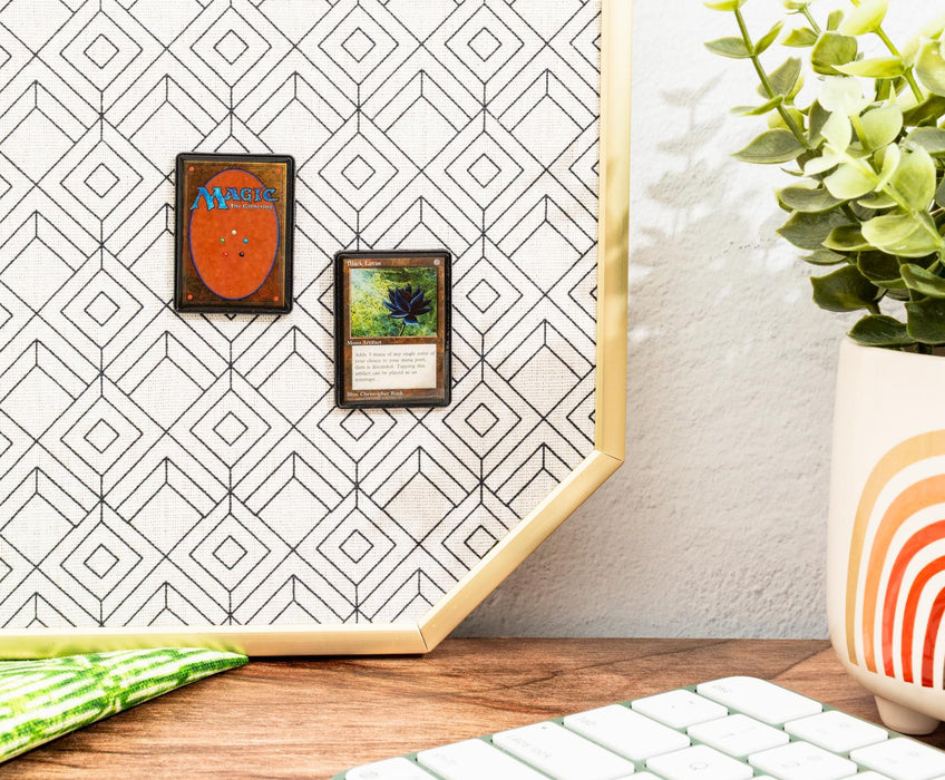 Magic: The Gathering - Black Lotus Card 2-Piece Enamel Pin Set