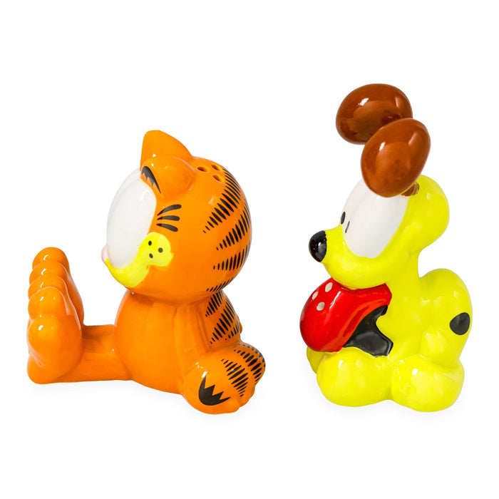 Garfield - Garfield and Odie Ceramic Salt and Pepper Shaker Set