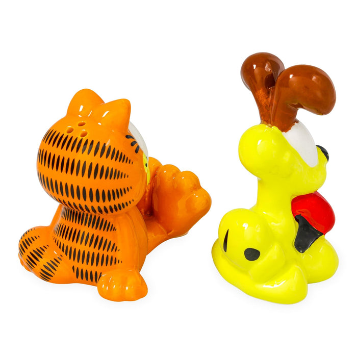 Garfield - Garfield and Odie Ceramic Salt and Pepper Shaker Set