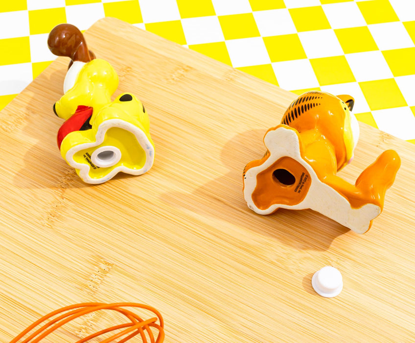 Garfield - Garfield and Odie Ceramic Salt and Pepper Shaker Set