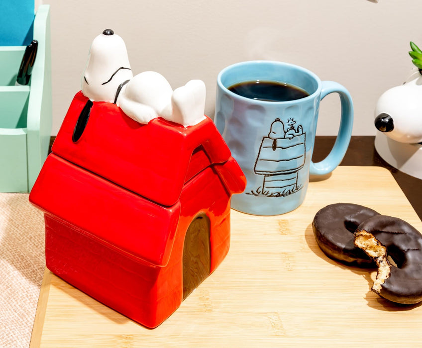 Peanuts - Snoopy Doghouse 7-Inch Sculpted Ceramic Snack Jar