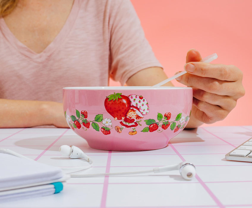 Strawberry Shortcake - Ceramic Bowl with Color-Changing Spoon | Holds 27 Ounces
