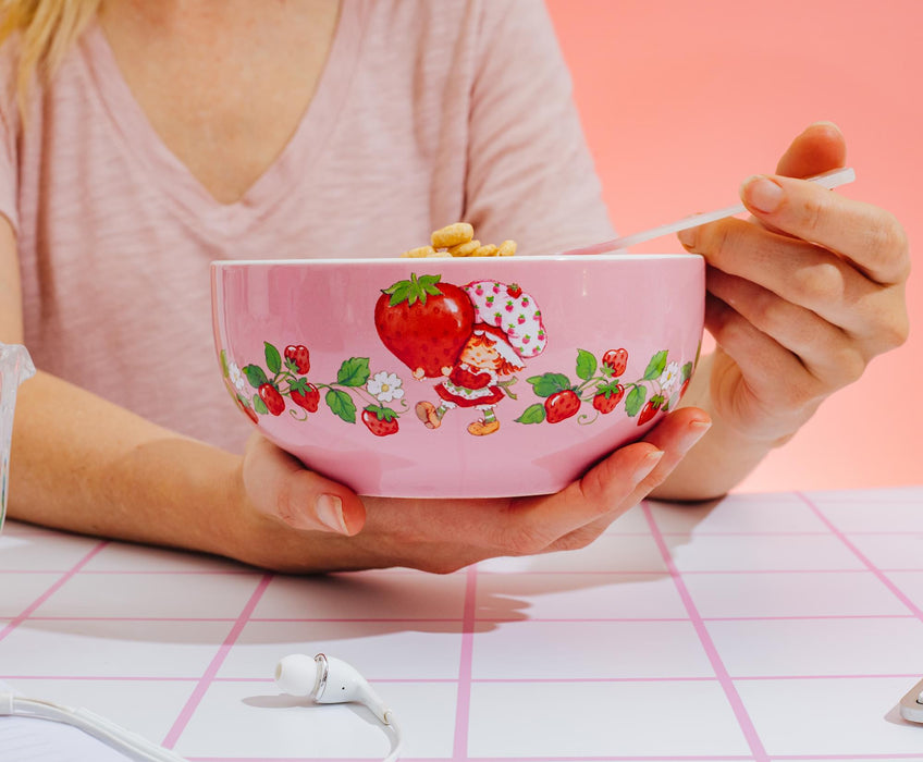 Strawberry Shortcake - Ceramic Bowl with Color-Changing Spoon | Holds 27 Ounces