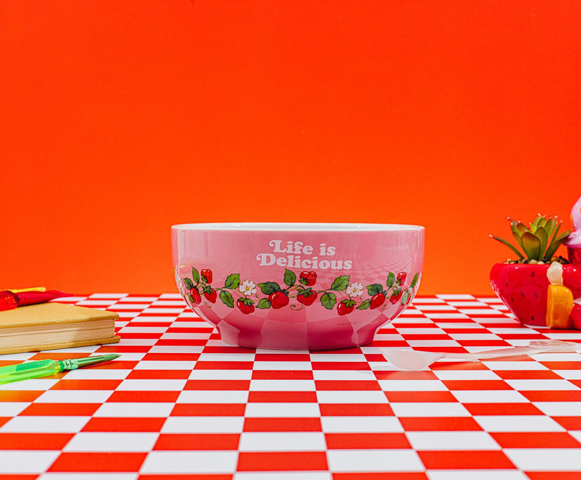 Strawberry Shortcake - Ceramic Bowl with Color-Changing Spoon | Holds 27 Ounces
