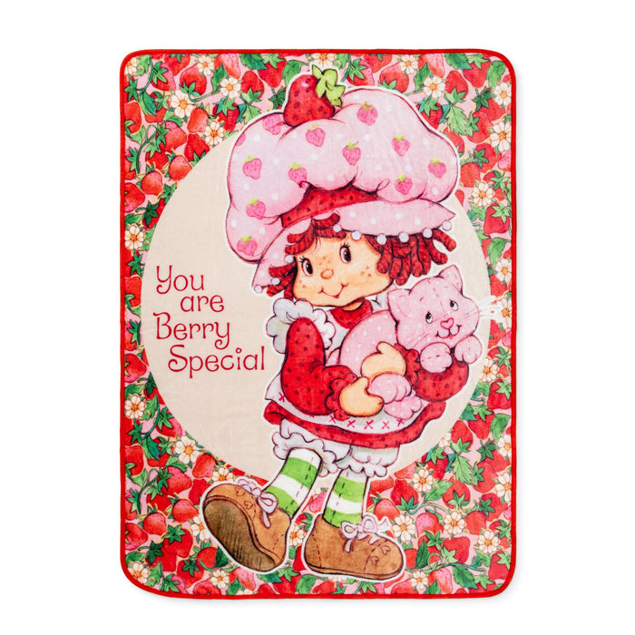 Strawberry Shortcake - "Berry Special" Raschel Throw Blanket | 45 x 60 Inches