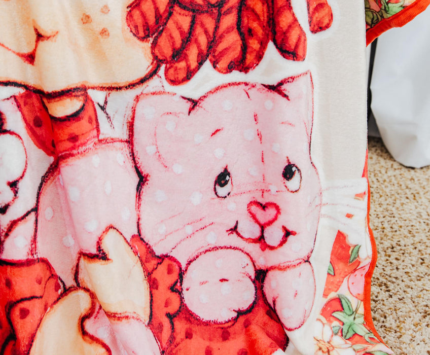 Strawberry Shortcake - "Berry Special" Raschel Throw Blanket | 45 x 60 Inches