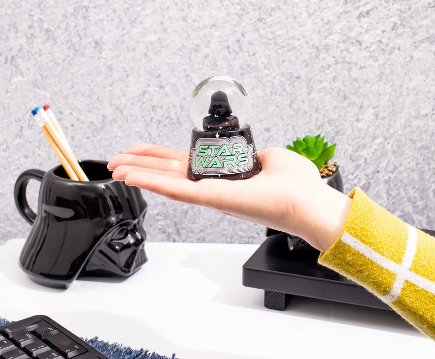 Star Wars - Darth Vader 3-Inch Mini Light-Up Snow Globe