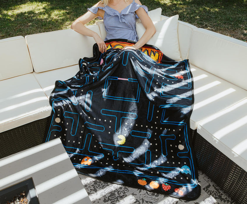 PAC-MAN Classic Maze 45 x 60 Inch Throw Blanket