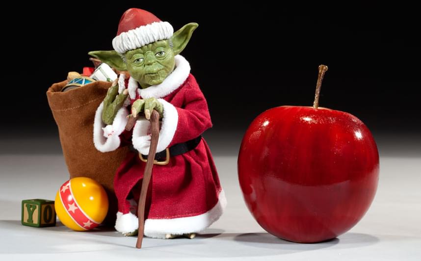 Star Wars - 1:6 Scale Holiday Yoda Figure
