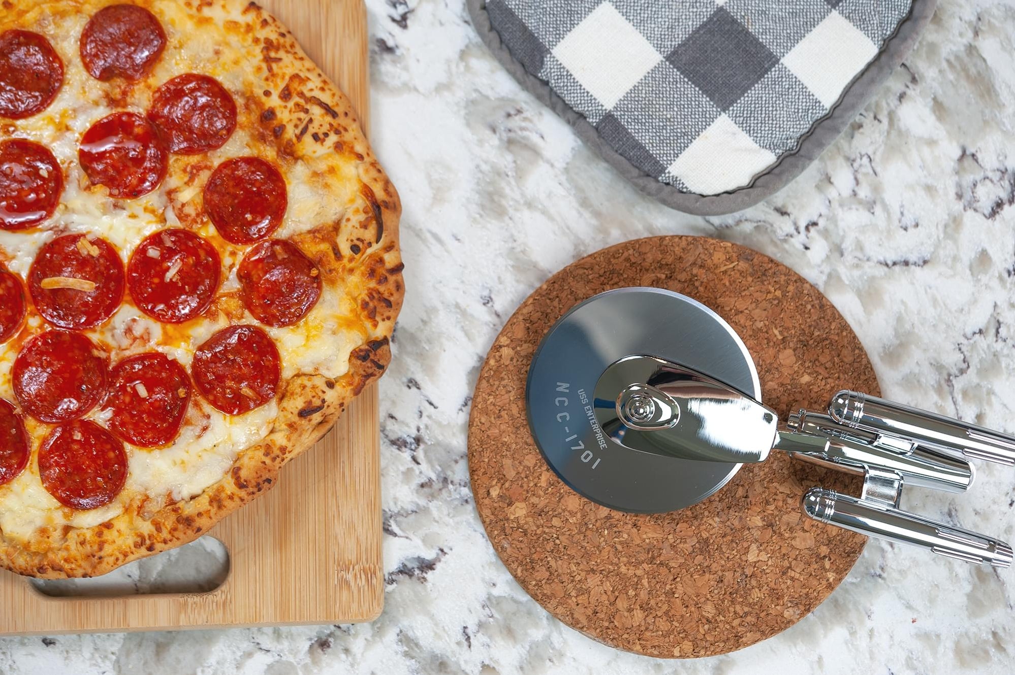 Star Trek The Original Series USS Enterprise NCC1701 Pizza Cutter